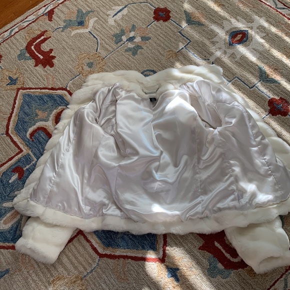 WHBM chevron Faux FUR white ivory coat jacket sold out $228 M 6 8 romantic - Picture 9 of 13